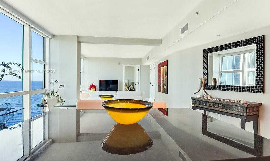 Small Image of 6801 COLLINS AVE #1207, Miami Beach Number 16