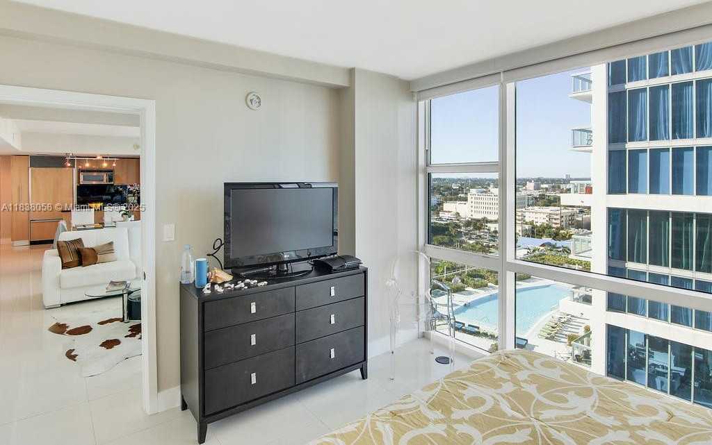 Small Image of 6801 COLLINS AVE #1207, Miami Beach Number 3