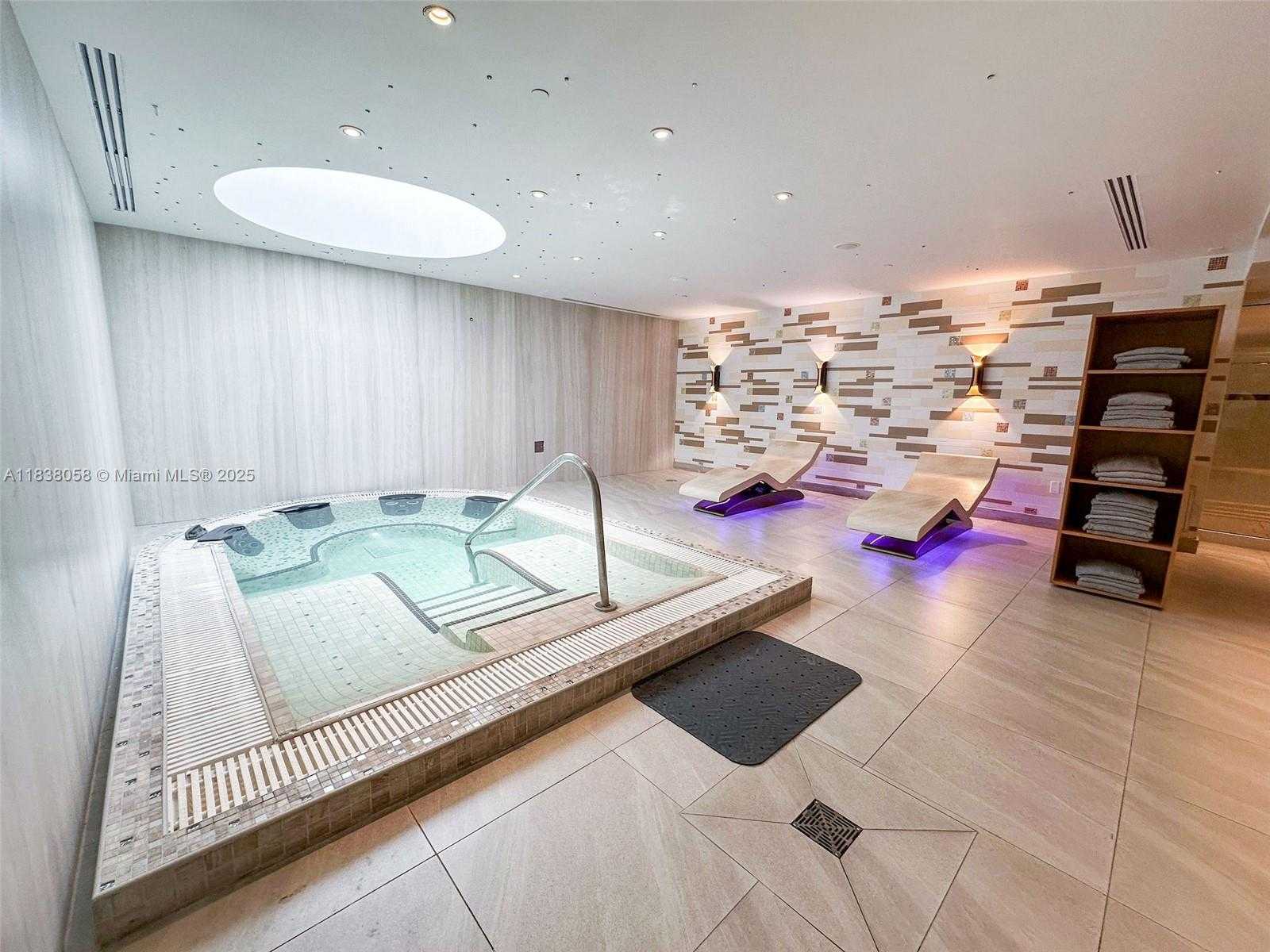 Small Image of 6801 COLLINS AVE #1207, Miami Beach Number 31