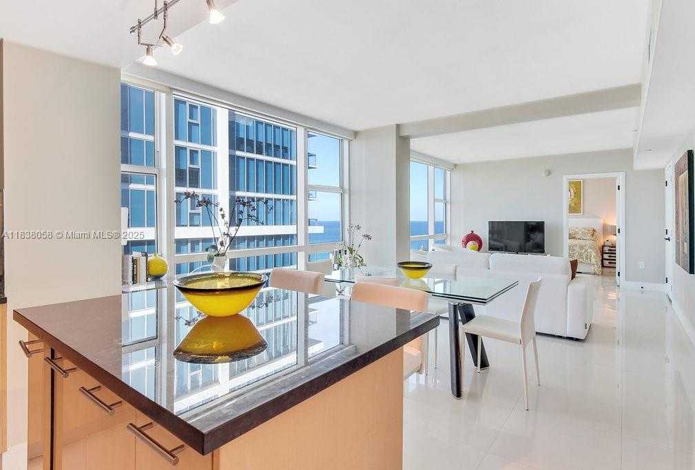 Small Image of 6801 COLLINS AVE #1207, Miami Beach Number 8