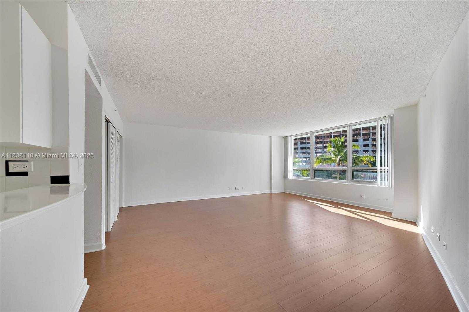 Small Image of 1500 BAY RD #S-0552, Miami Beach Number 4