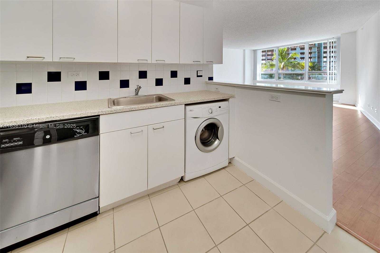Small Image of 1500 BAY RD #S-0552, Miami Beach Number 5