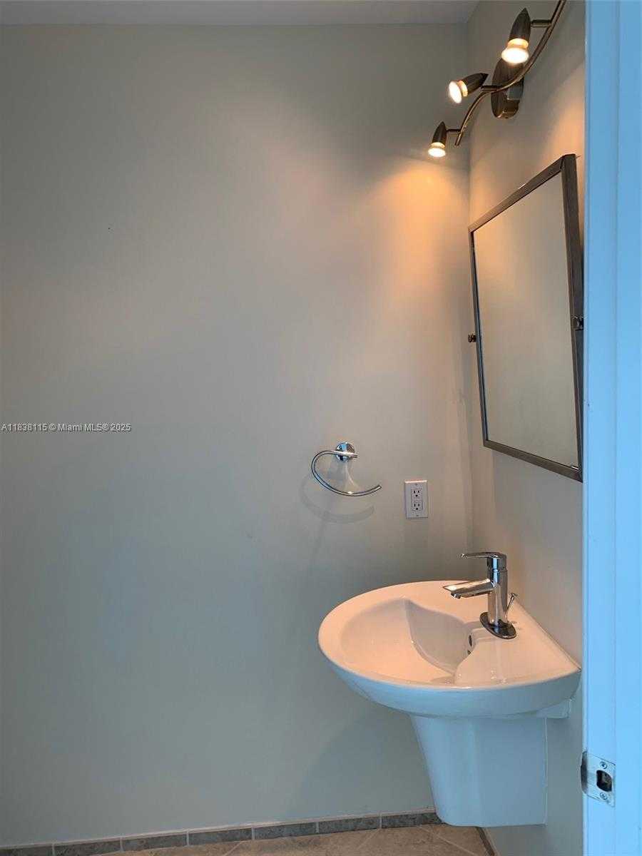 Small Image of 60 SOUTH WEST 13TH ST #3826, Miami Number 29