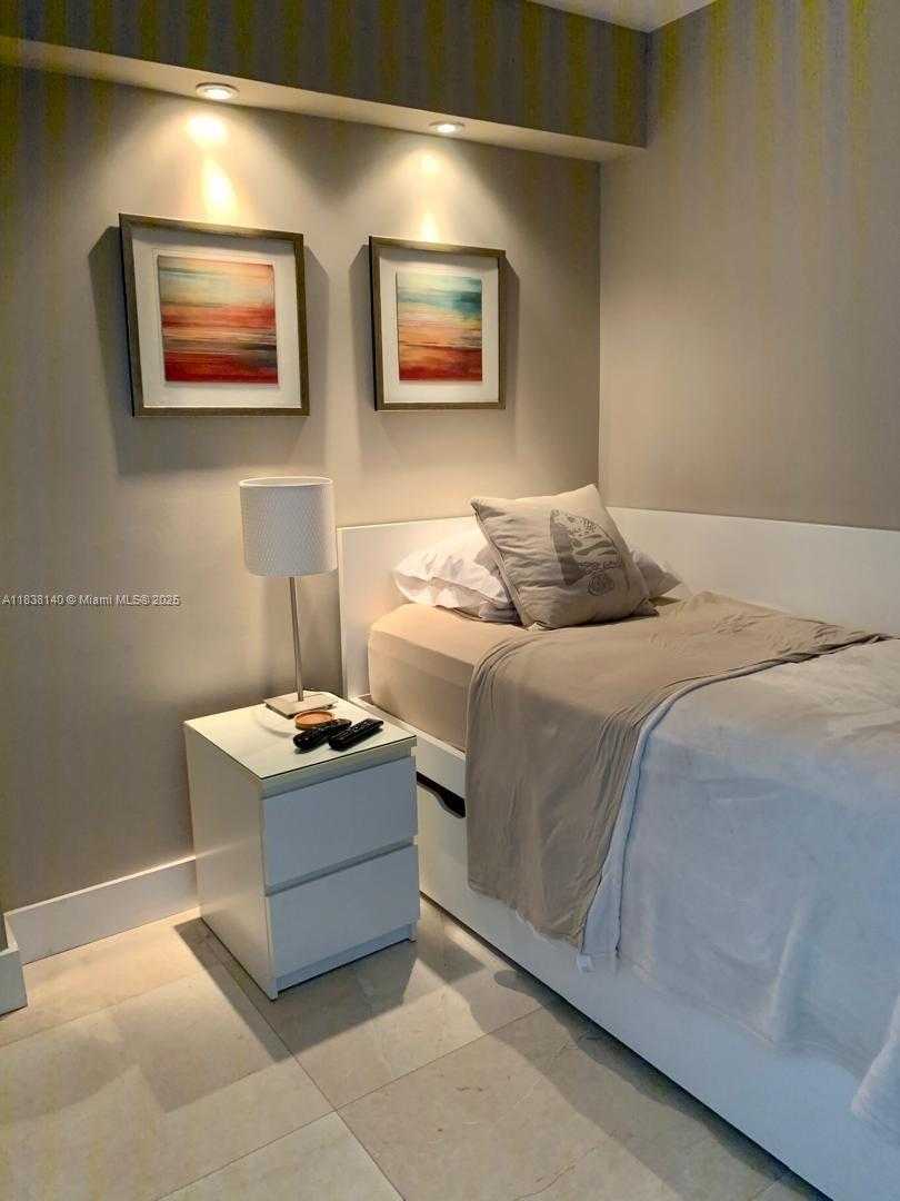 Small Image of 5701 COLLINS AVE #704, Miami Beach Number 14