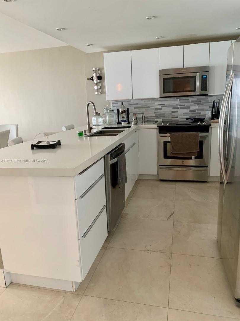 Small Image of 5701 COLLINS AVE #704, Miami Beach Number 16
