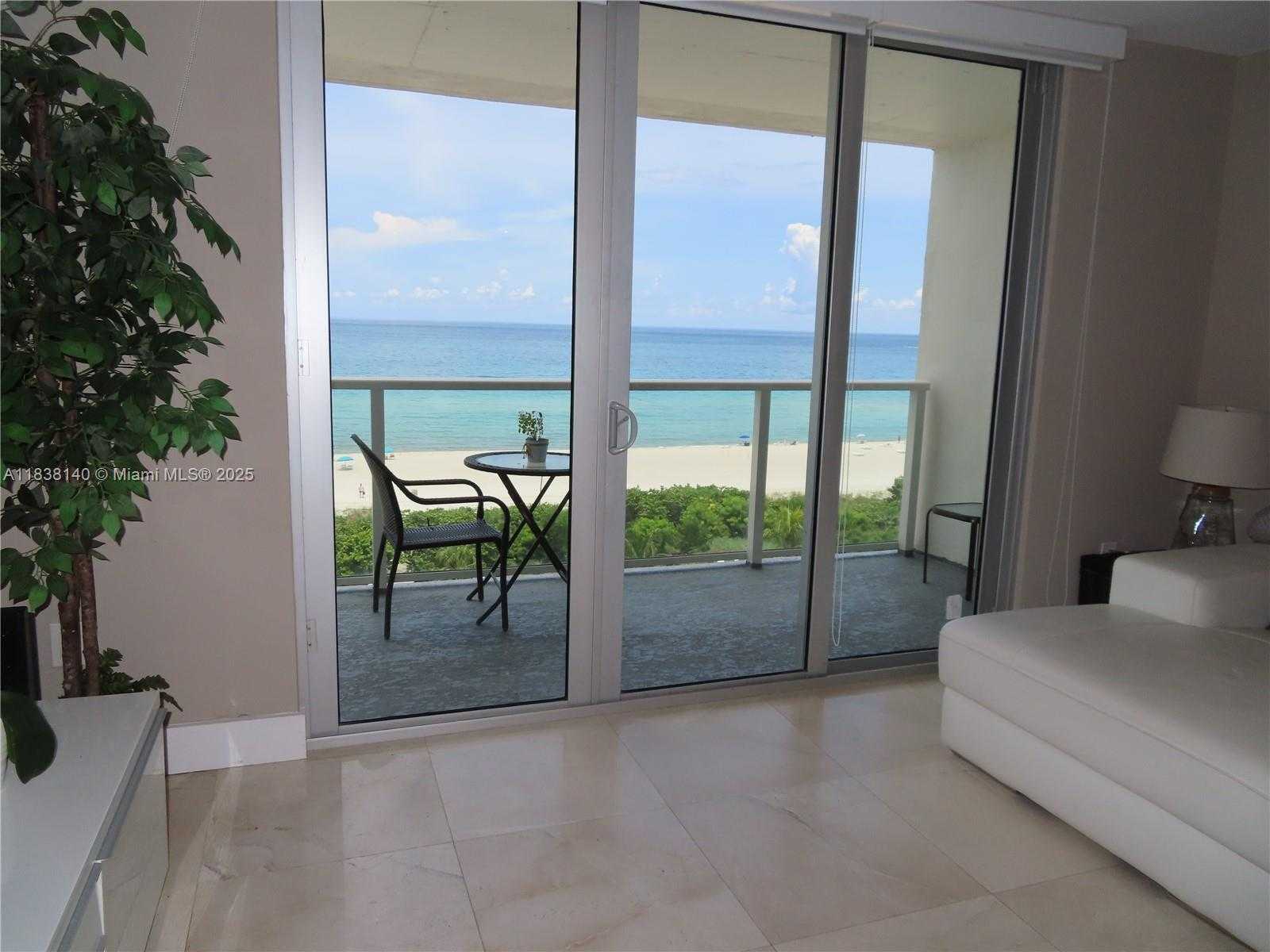 Small Image of 5701 COLLINS AVE #704, Miami Beach Number 4