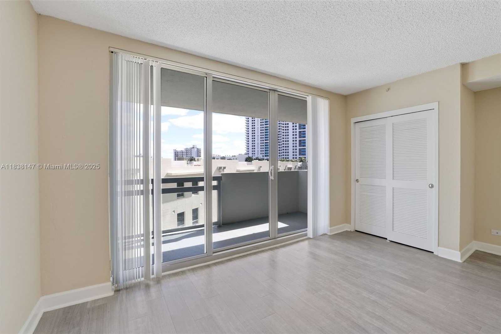 Small Image of 1500 BAY RD #S-0472, Miami Beach Number 11