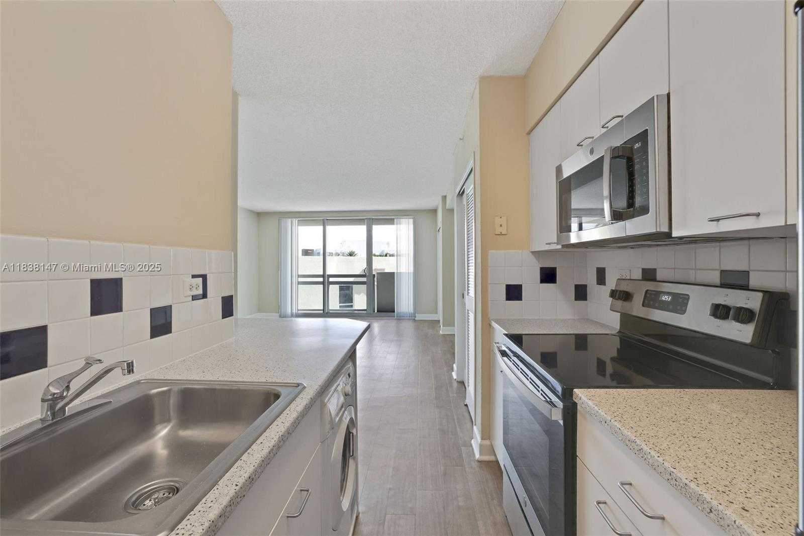 Small Image of 1500 BAY RD #S-0472, Miami Beach Number 4