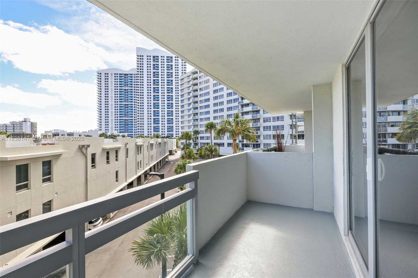 Small Image of 1500 BAY RD #S-0472, Miami Beach Number 9