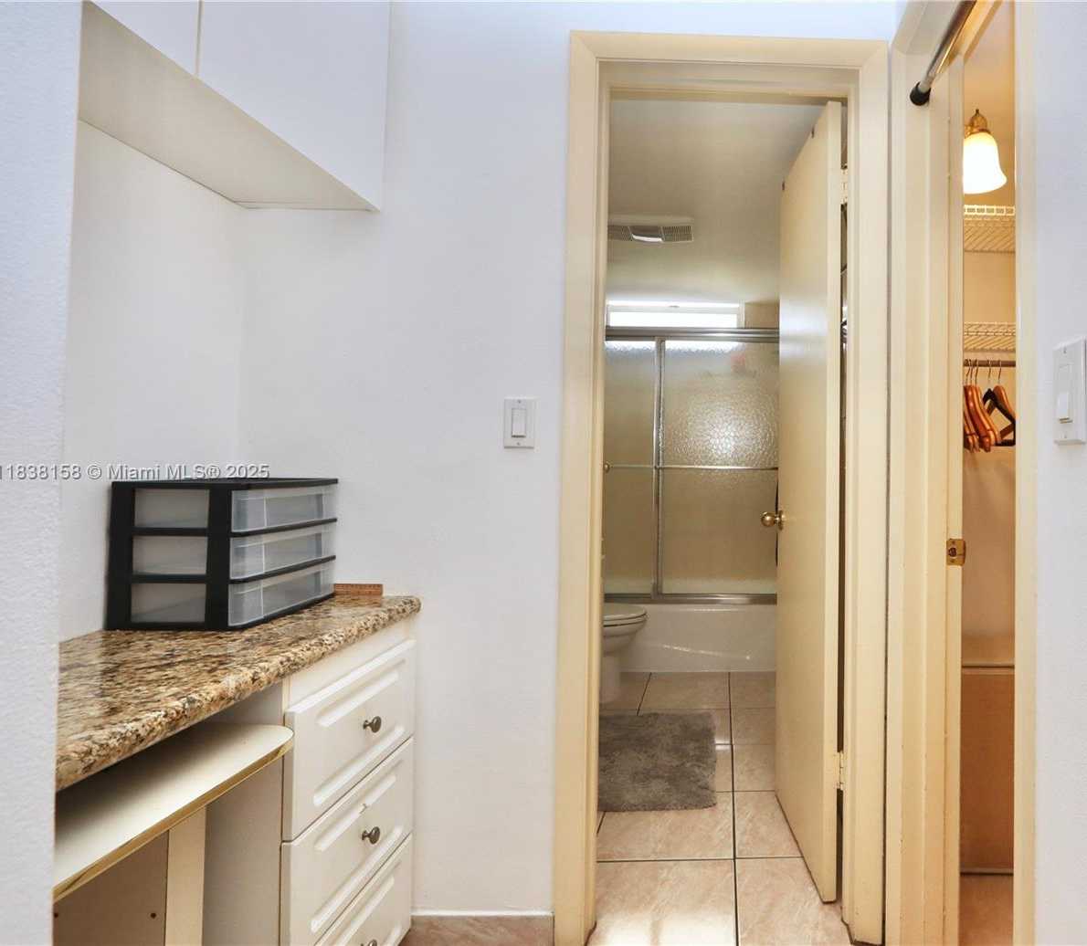 Small Image of 2851 LEONARD DR #J507, Aventura Number 19