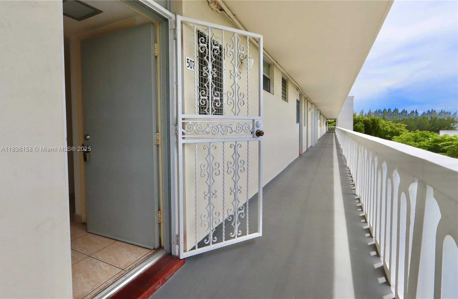 Small Image of 2851 LEONARD DR #J507, Aventura Number 25