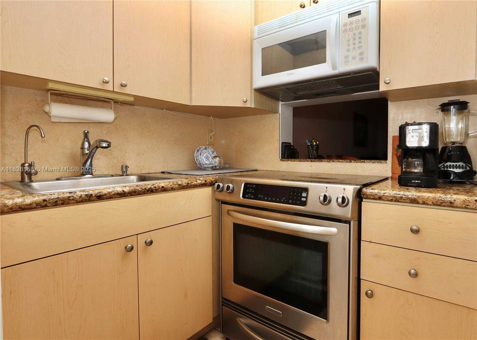 Small Image of 2851 LEONARD DR #J507, Aventura Number 9
