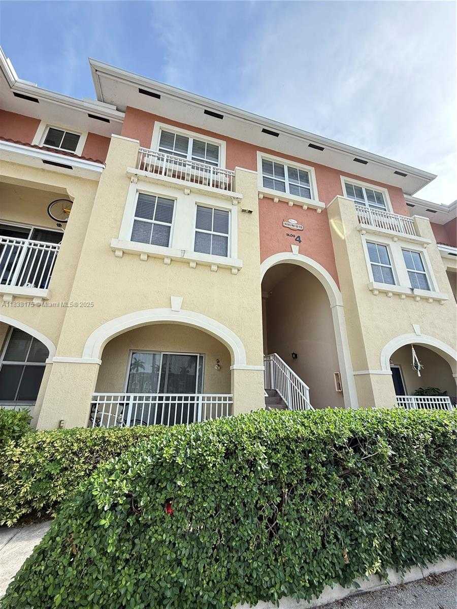 Small Image of 10805 NORTH WEST 89TH TER #102-4, Doral Number 2