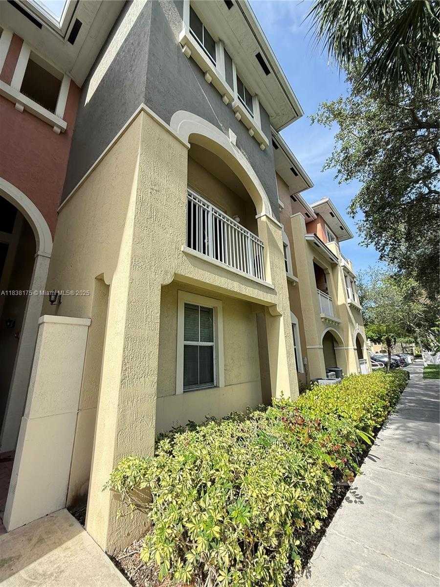 Small Image of 10805 NORTH WEST 89TH TER #102-4, Doral Number 3