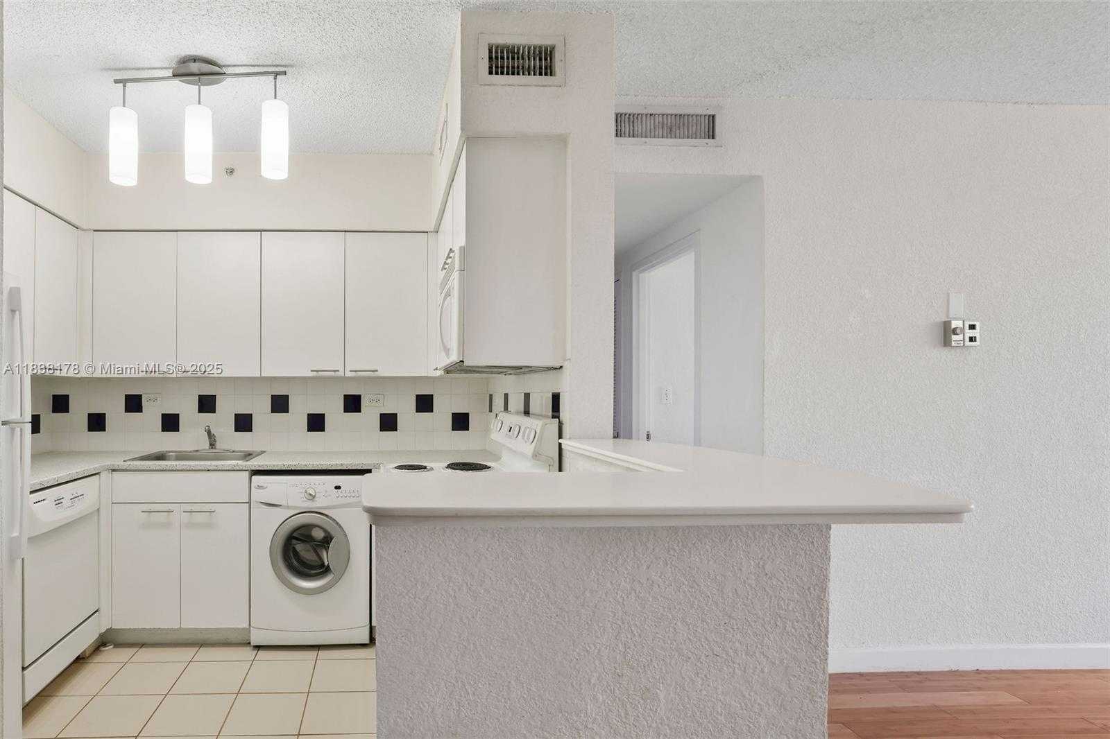 Small Image of 1500 BAY RD #S-0278, Miami Beach Number 7
