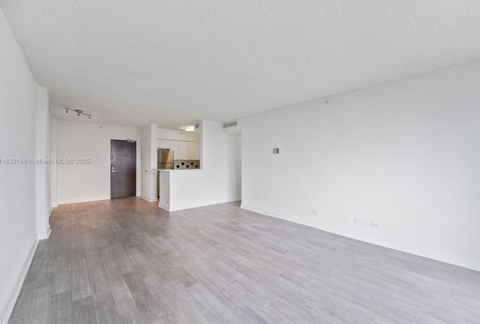 Small Image of 1500 BAY RD #S-1508, Miami Beach Number 10