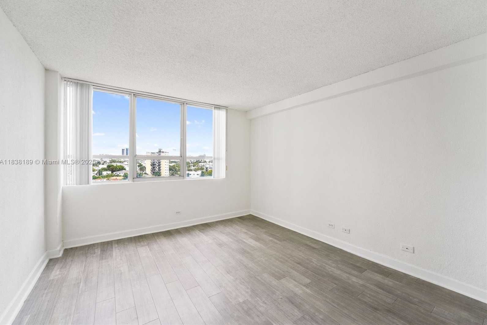 Small Image of 1500 BAY RD #S-1508, Miami Beach Number 12