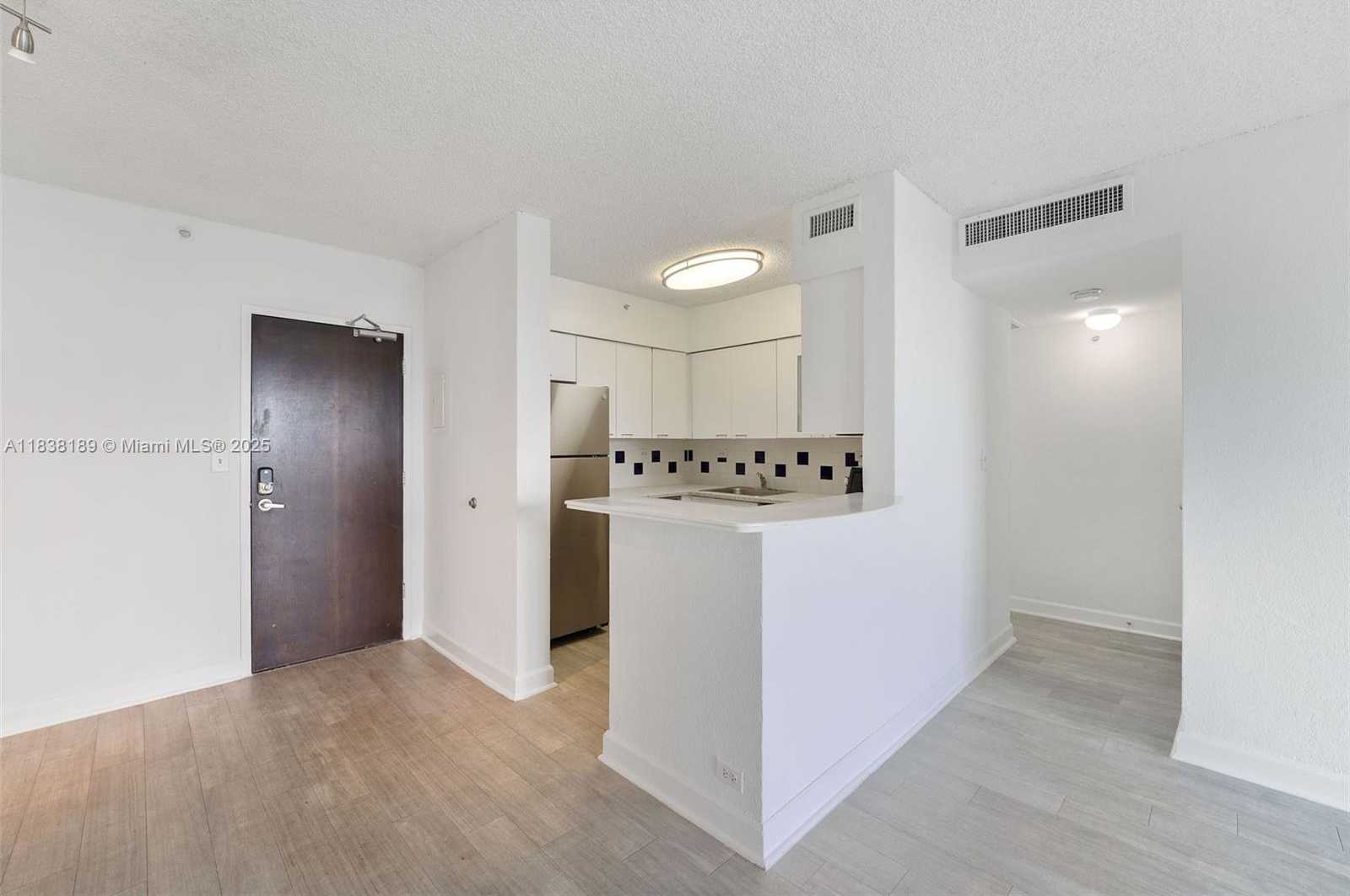 Small Image of 1500 BAY RD #S-1508, Miami Beach Number 4