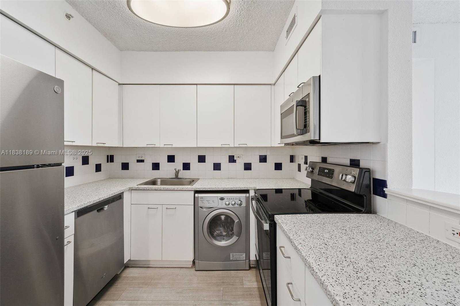 Small Image of 1500 BAY RD #S-1508, Miami Beach Number 6