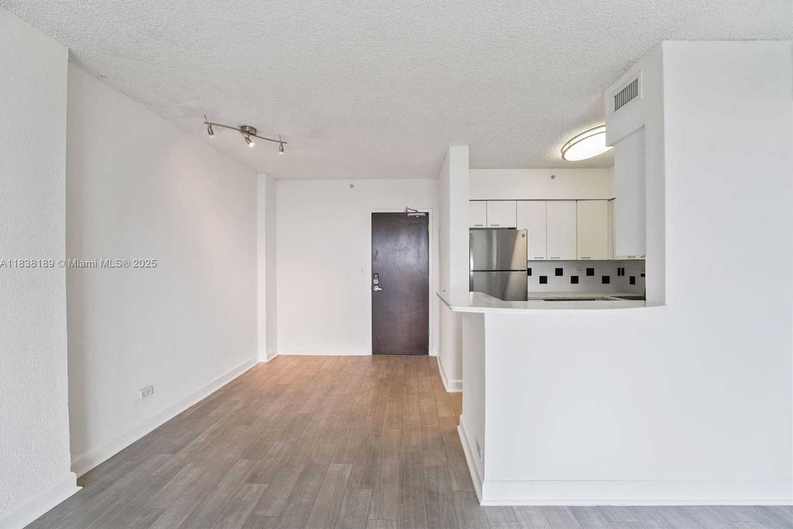 Small Image of 1500 BAY RD #S-1508, Miami Beach Number 8