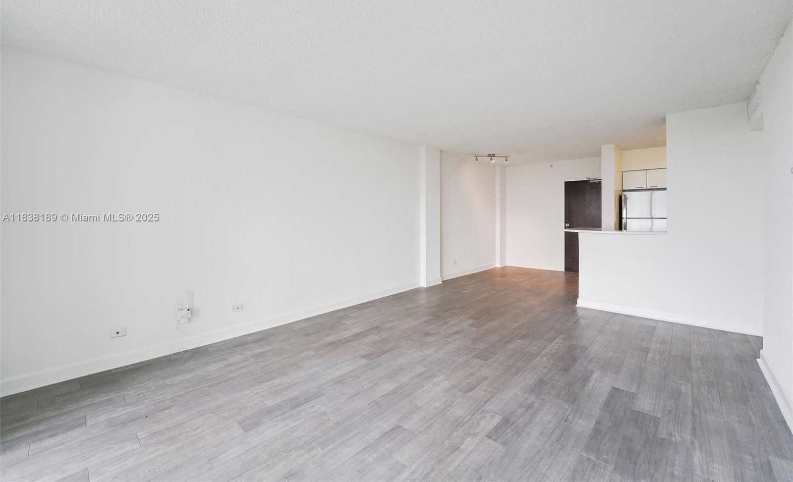 Small Image of 1500 BAY RD #S-1508, Miami Beach Number 9