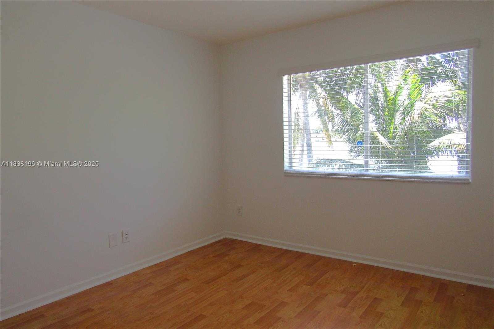Small Image of 17278 SOUTH WEST 139TH CT, Miami Number 16