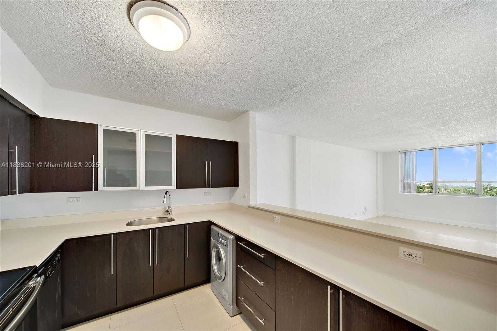 Small Image of 1500 BAY RD #S-1170, Miami Beach Number 4