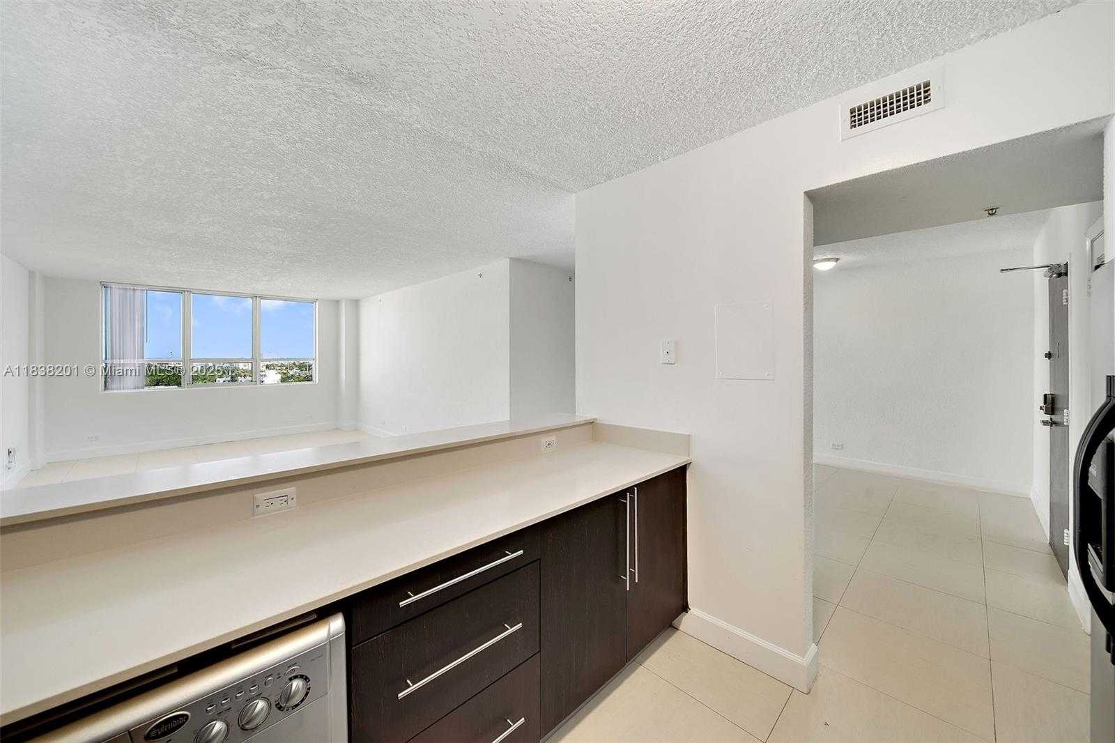 Small Image of 1500 BAY RD #S-1170, Miami Beach Number 7