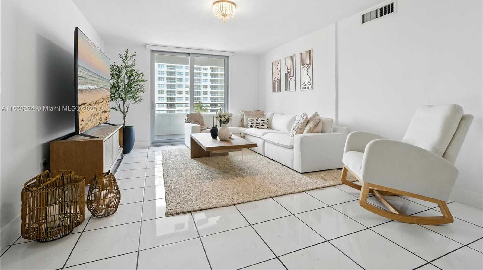 Small Image of 5555 COLLINS AVE #6W, Miami Beach Number 3