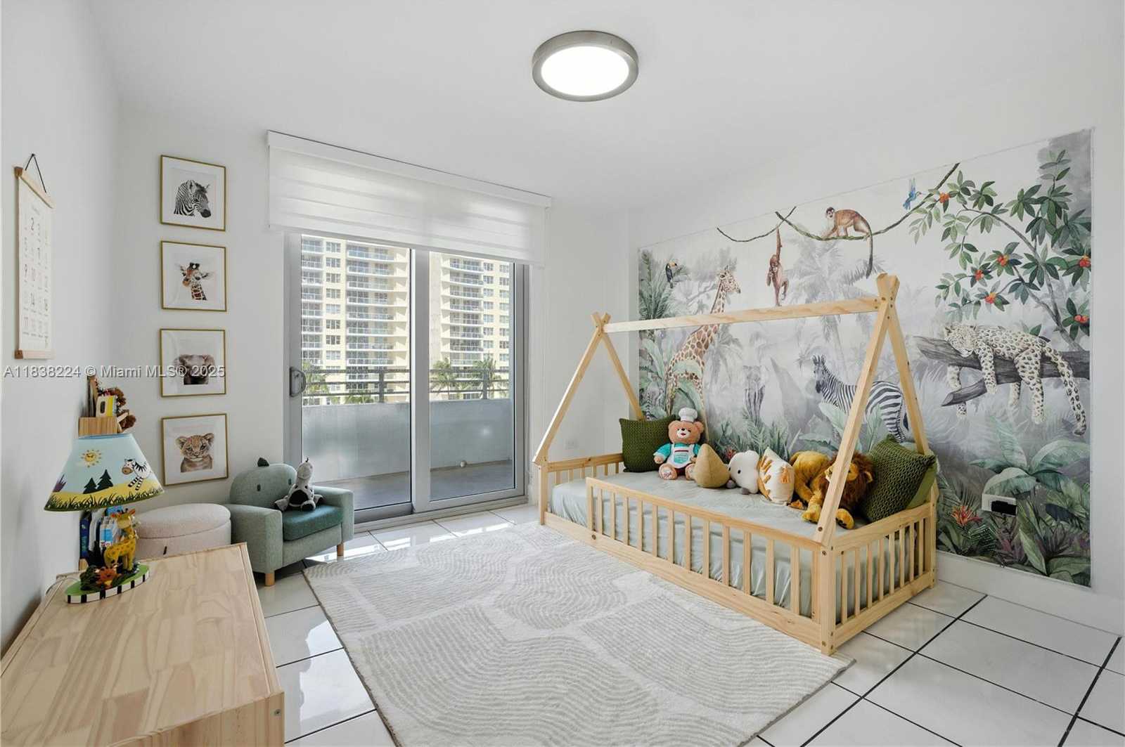 Small Image of 5555 COLLINS AVE #6W, Miami Beach Number 6