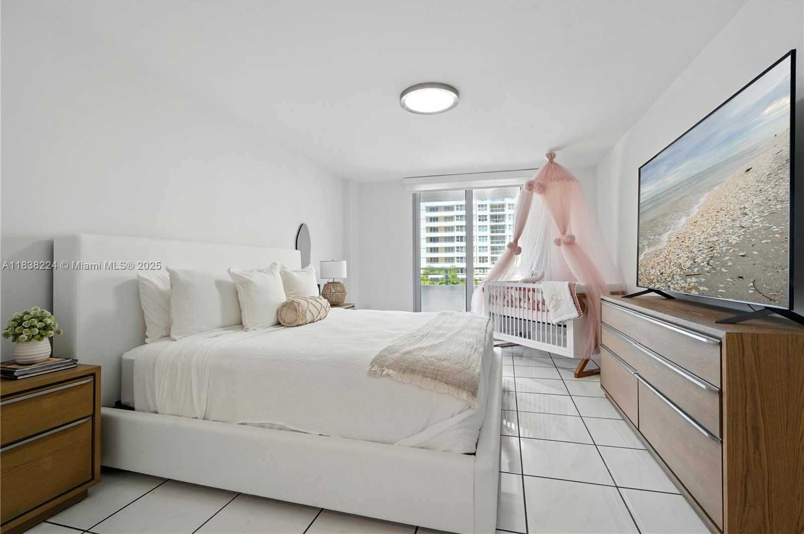 Small Image of 5555 COLLINS AVE #6W, Miami Beach Number 8