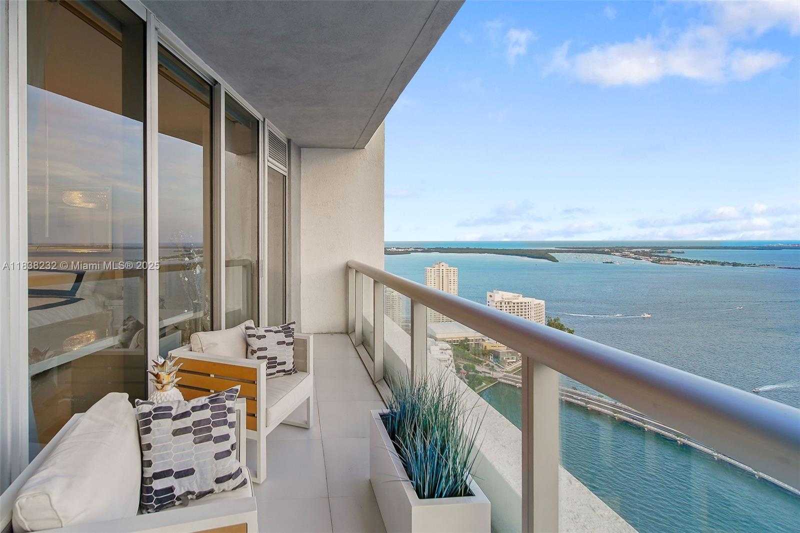 Small Image of 495 BRICKELL AVE #4209, Miami Number 12