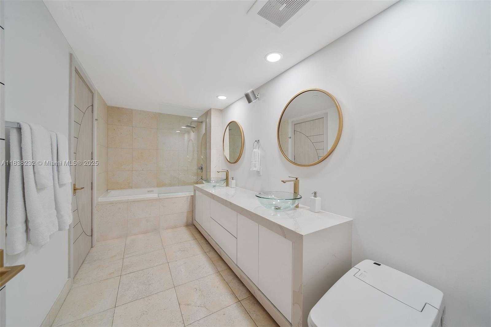 Small Image of 495 BRICKELL AVE #4209, Miami Number 22