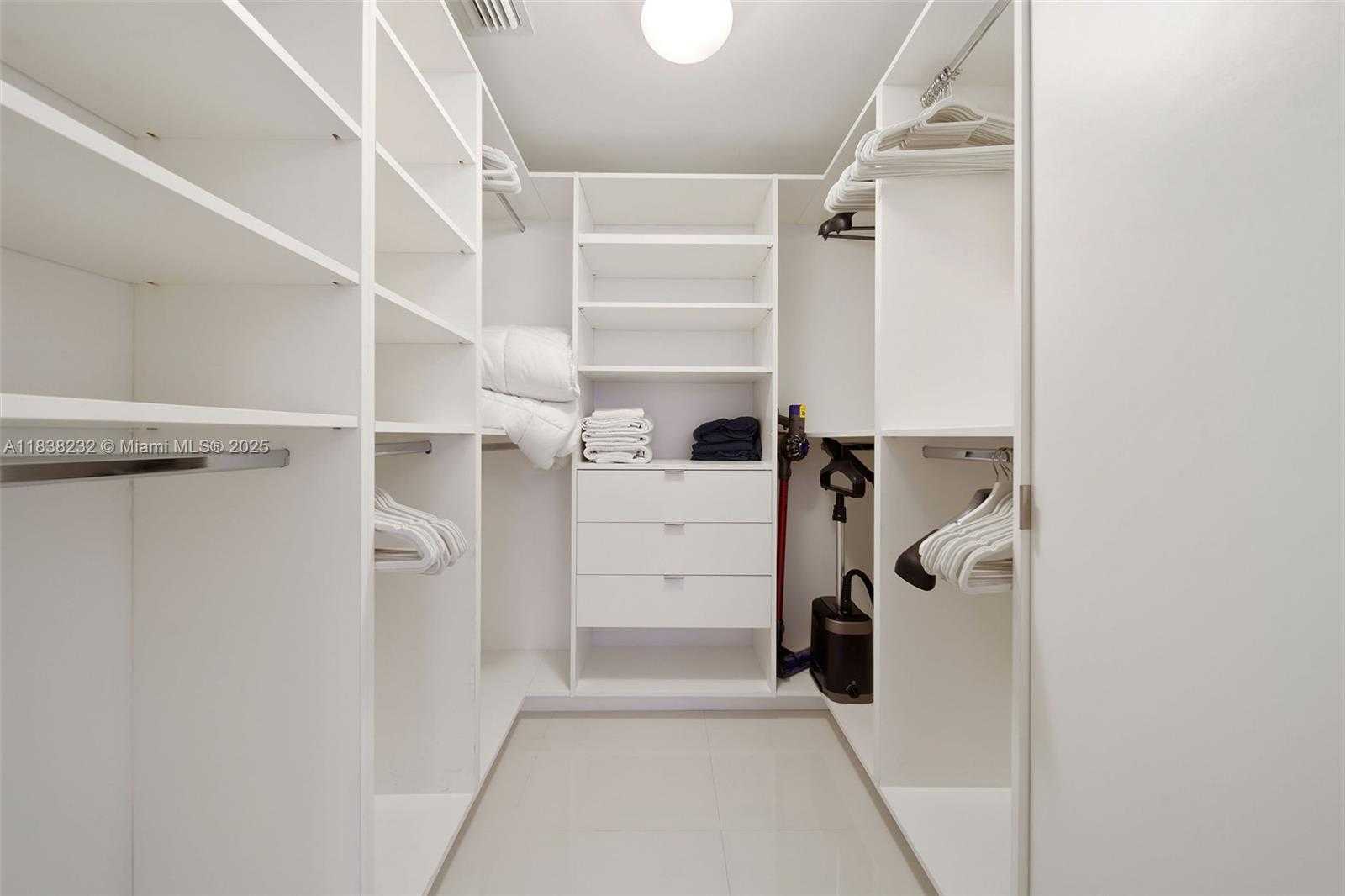 Small Image of 495 BRICKELL AVE #4209, Miami Number 24