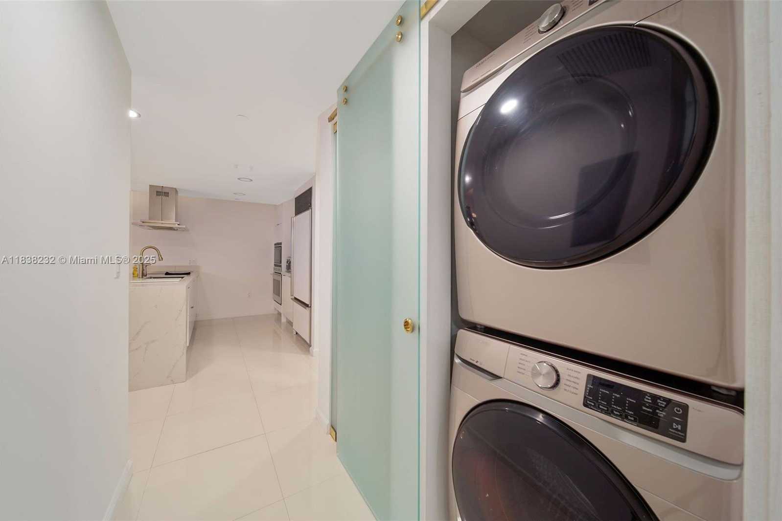 Small Image of 495 BRICKELL AVE #4209, Miami Number 25