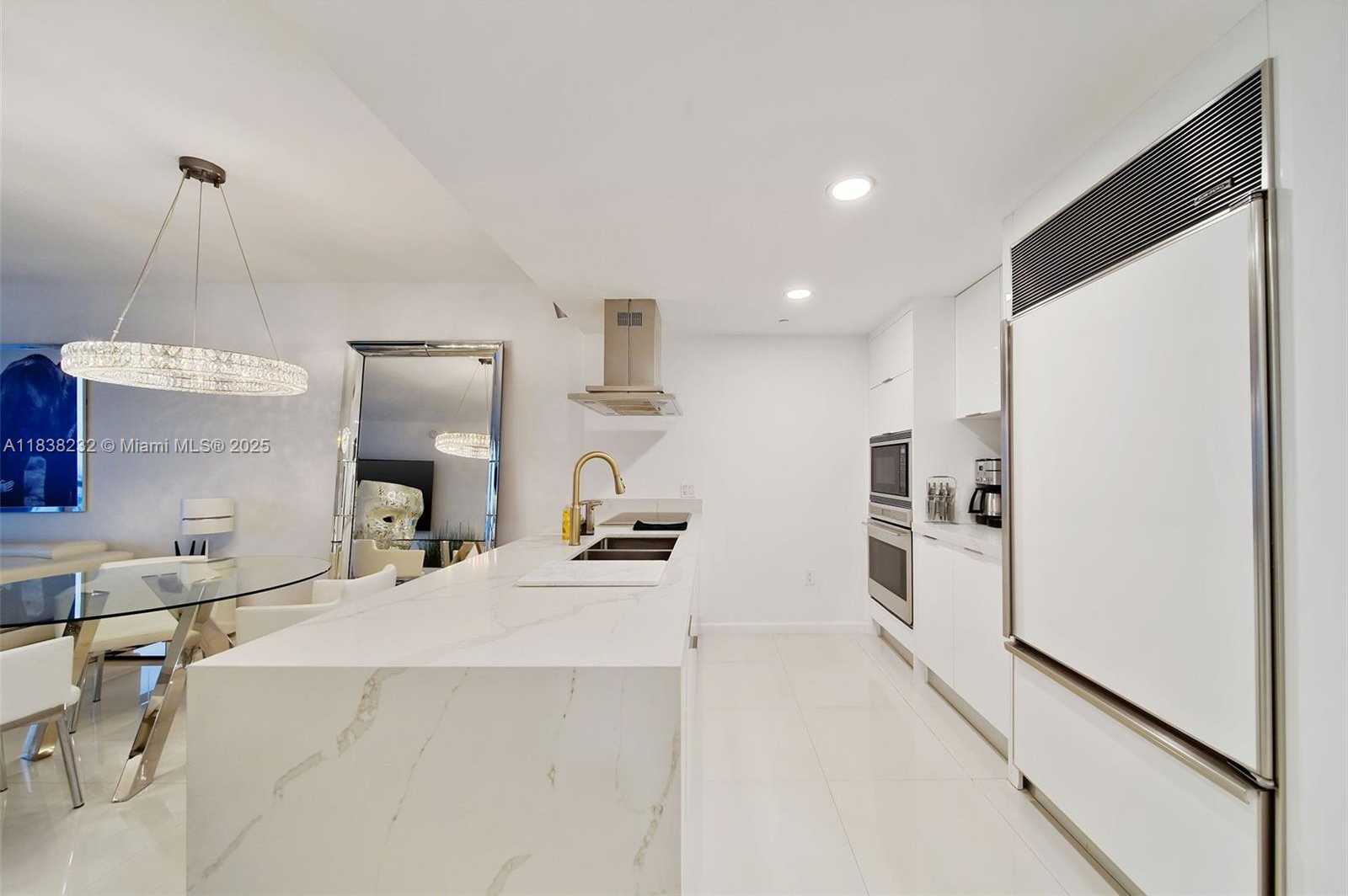 Small Image of 495 BRICKELL AVE #4209, Miami Number 3