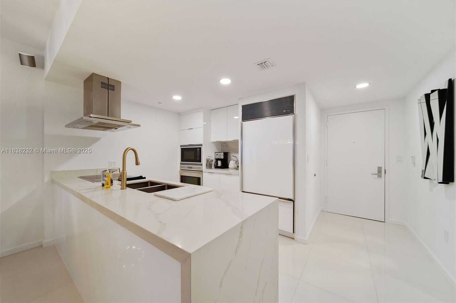 Small Image of 495 BRICKELL AVE #4209, Miami Number 4