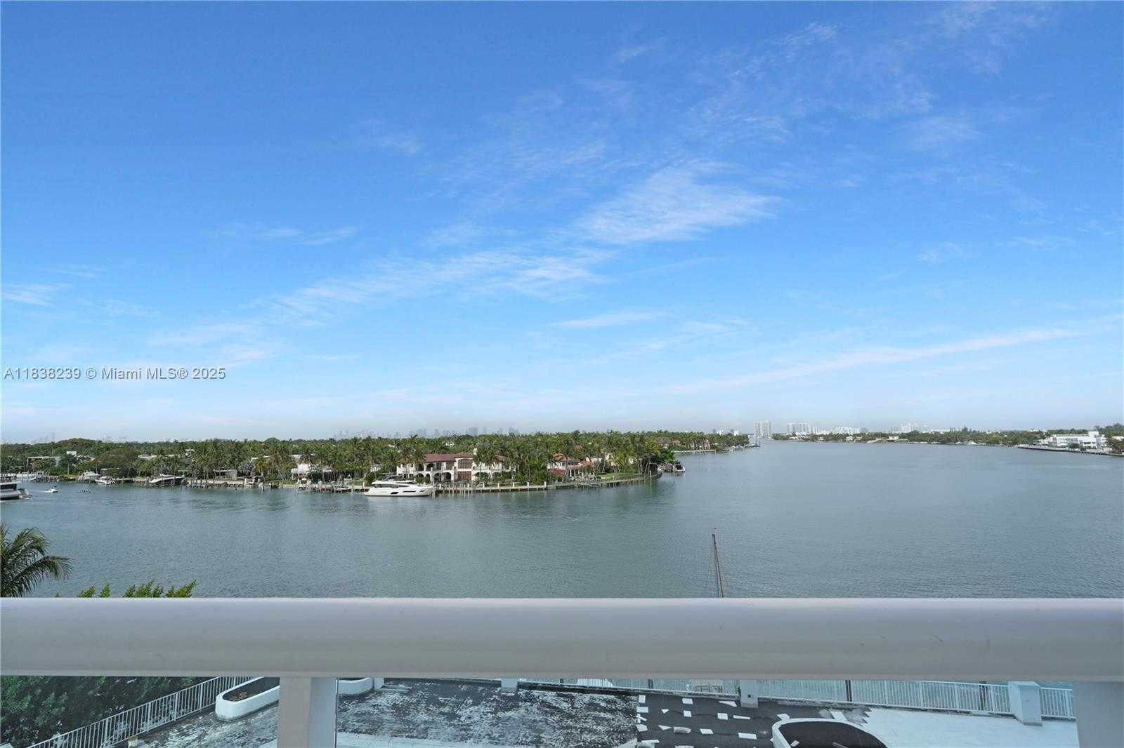 Small Image of 6770 INDIAN CREEK DR #6G, Miami Beach Number 3