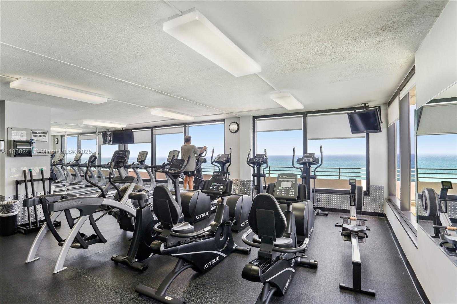 Small Image of 5555 COLLINS AVE #6D, Miami Beach Number 21