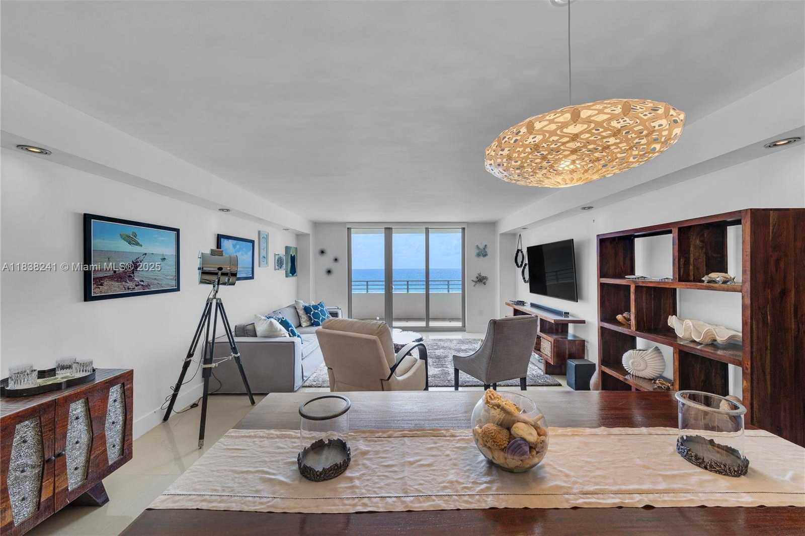 Small Image of 5555 COLLINS AVE #6D, Miami Beach Number 3