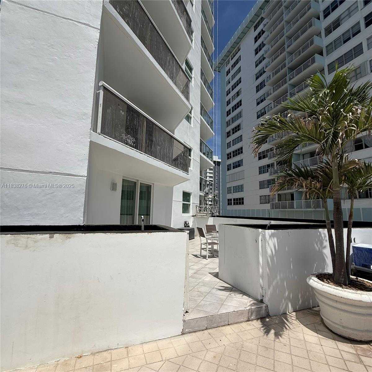 Small Image of 5880 COLLINS AVE #303, Miami Beach Number 12