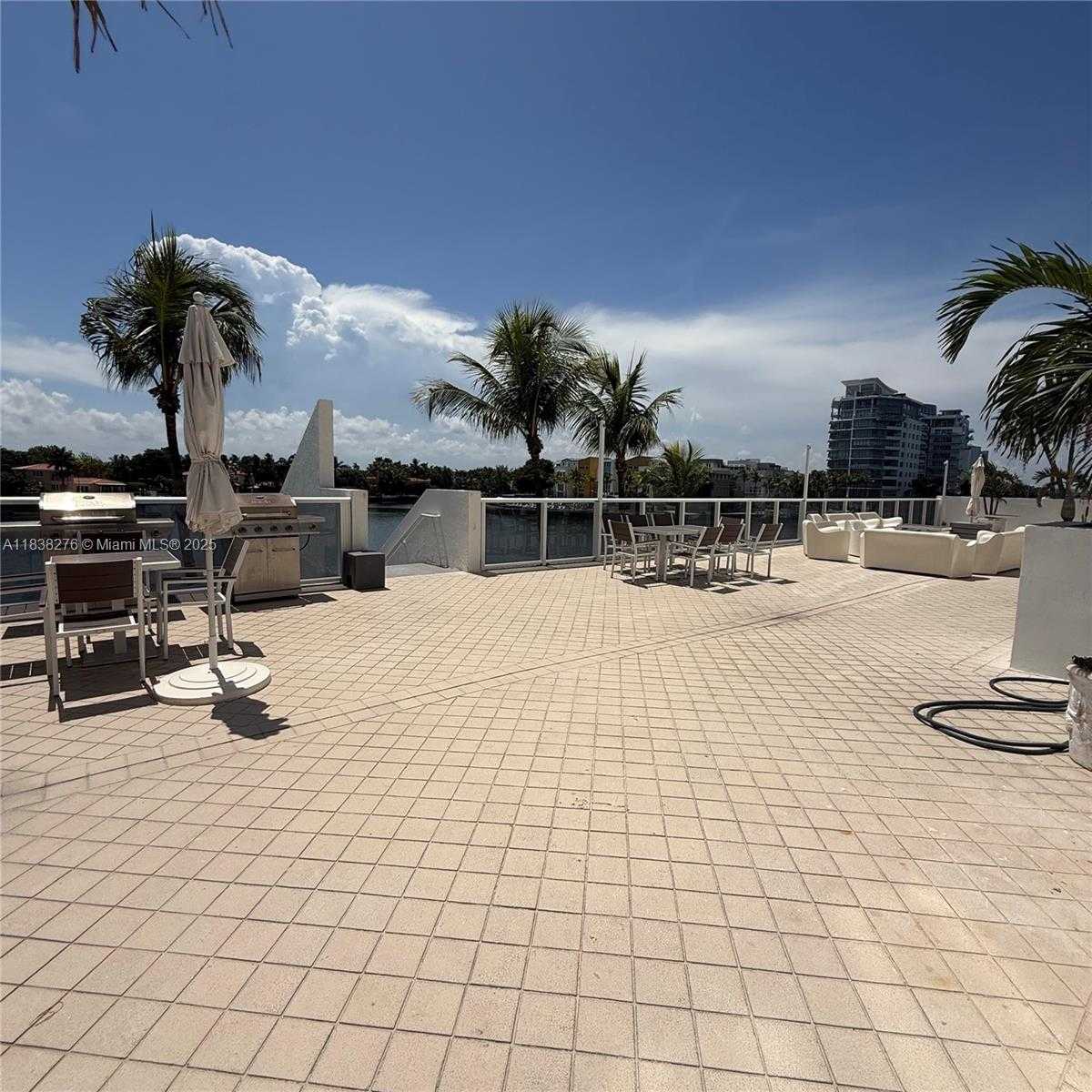 Small Image of 5880 COLLINS AVE #303, Miami Beach Number 2