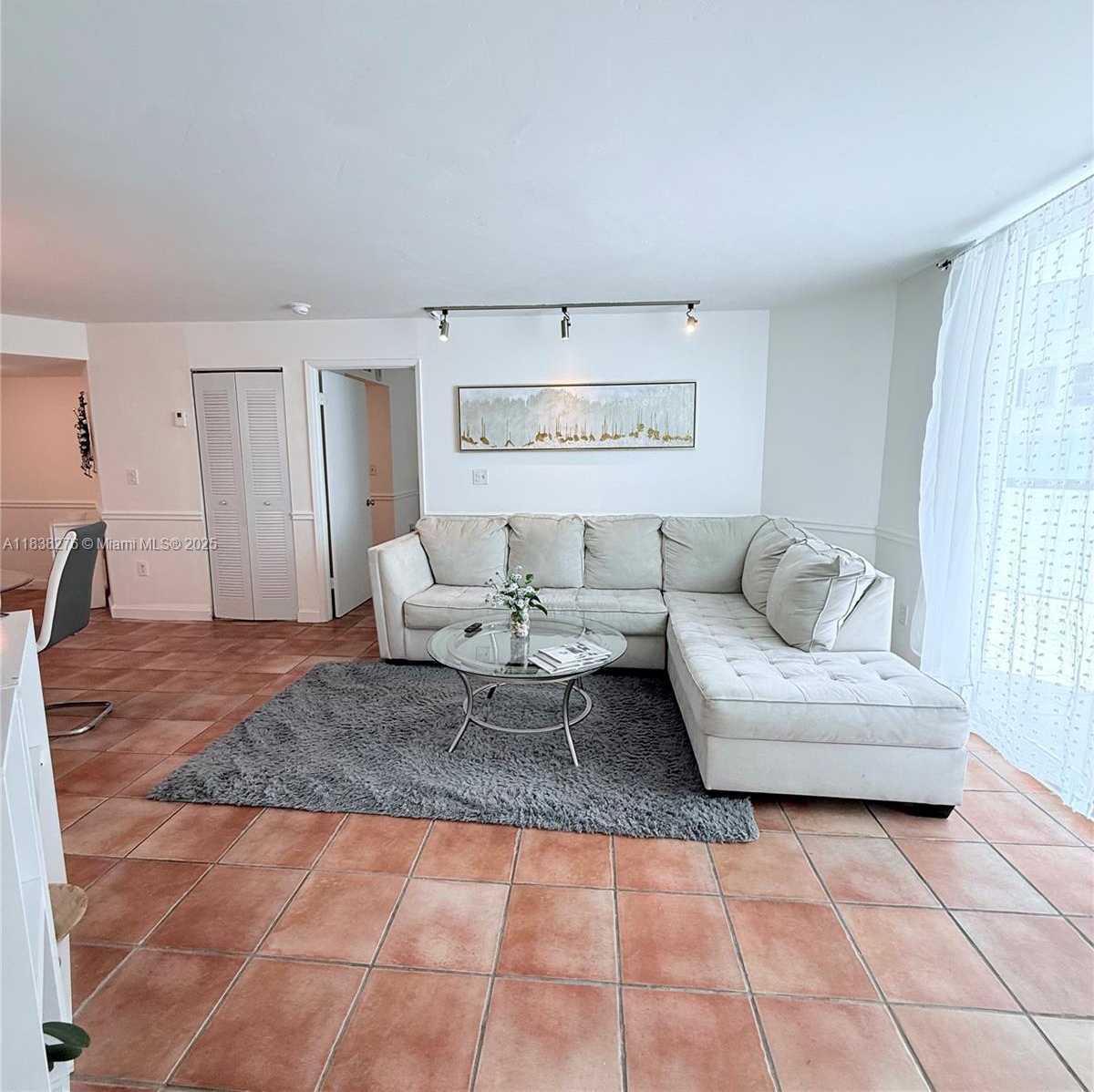 Small Image of 5880 COLLINS AVE #303, Miami Beach Number 3