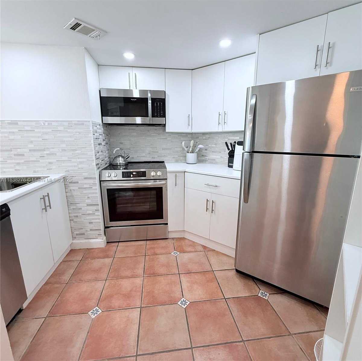 Small Image of 5880 COLLINS AVE #303, Miami Beach Number 5