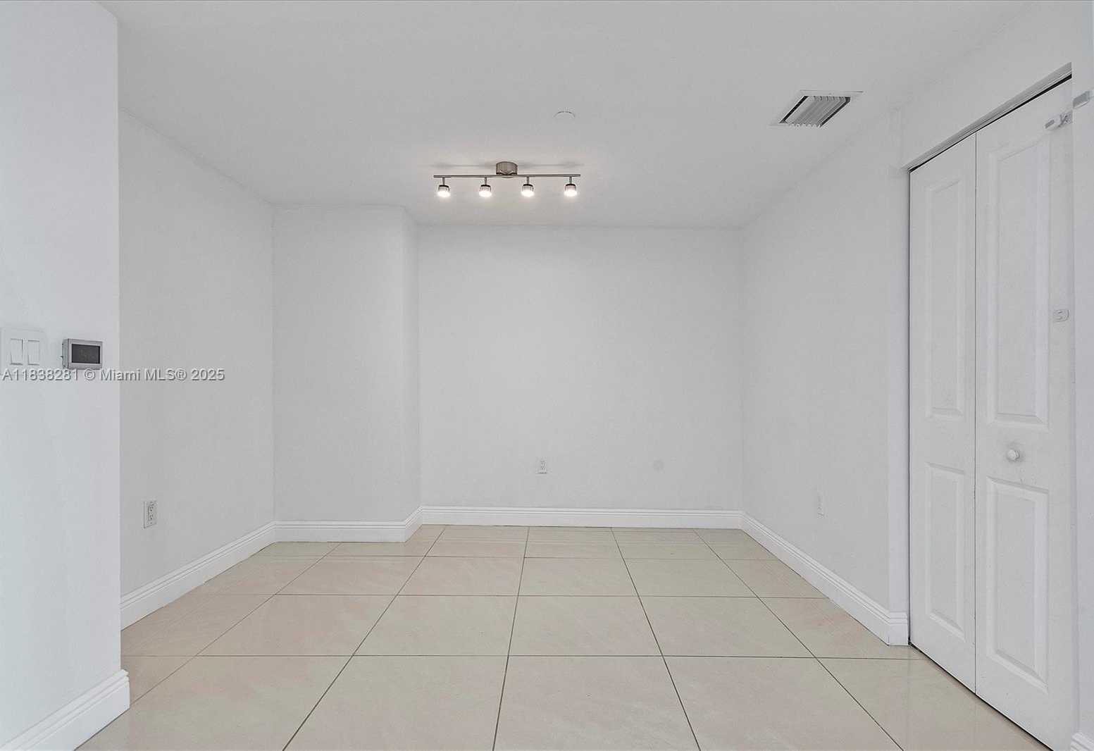 Small Image of 1250 SOUTH MIAMI AVE #2105, Miami Number 19