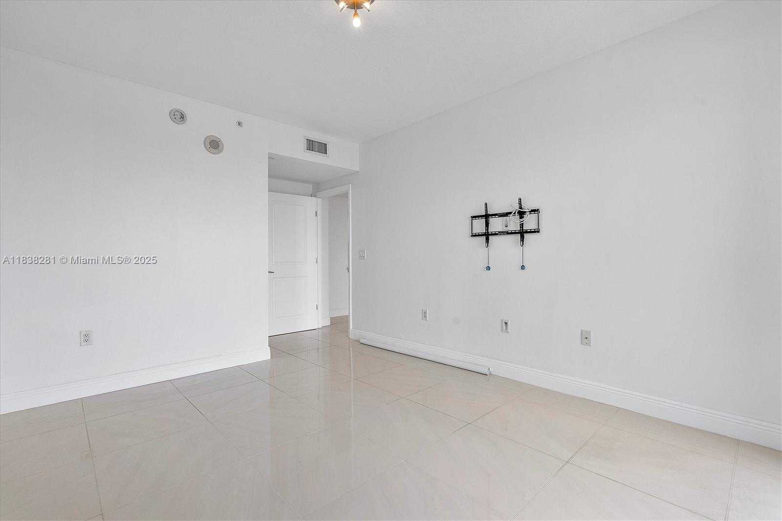 Small Image of 1250 SOUTH MIAMI AVE #2105, Miami Number 24