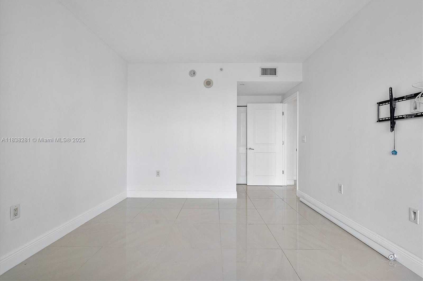 Small Image of 1250 SOUTH MIAMI AVE #2105, Miami Number 25