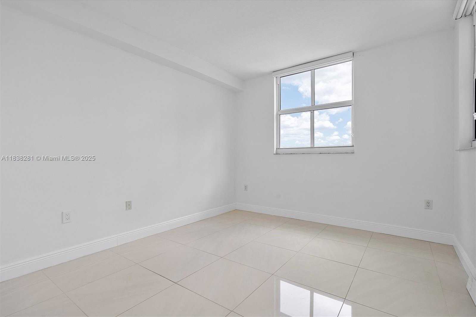 Small Image of 1250 SOUTH MIAMI AVE #2105, Miami Number 31