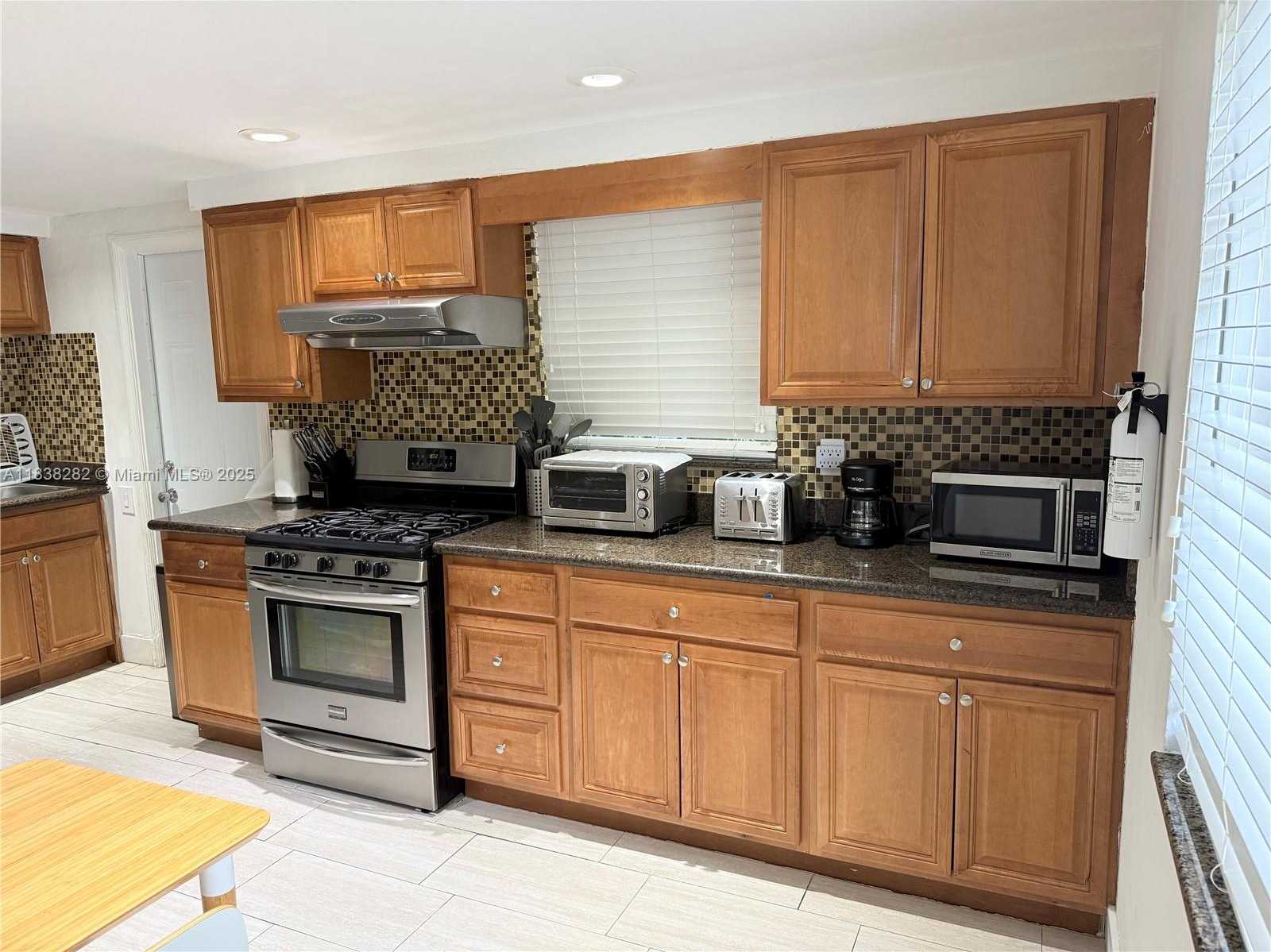 Small Image of 3909 PONCE DE LEON BLVD #2, Coral Gables Number 10