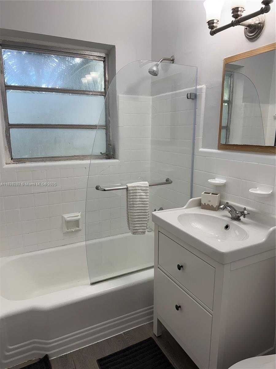 Small Image of 3909 PONCE DE LEON BLVD #2, Coral Gables Number 17